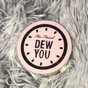 Too Faced Dew You Fresh Glow Setting Powder Shade: Radiant Caramel